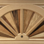 Table basse design en chêne, frêne et hêtre avec incrustations de laiton et de bois de placage décoratif dans un design contemporain. ©Atelier Aimanuel.Art