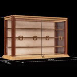 Meuble Vitrine AyaKi #4 en érable sycomore et noyer suisses, avec incrustations de laiton brosssé et papiers japonais décoratifs traditionnels. ©Atelier Aimanuel.Art
