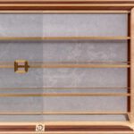 Meuble Vitrine AyaKi #6 en érable sycomore et noyer suisses, avec incrustations de laiton de laiton brosssé et papiers japonais décoratifs traditionnels. ©Atelier Aimanuel.Art